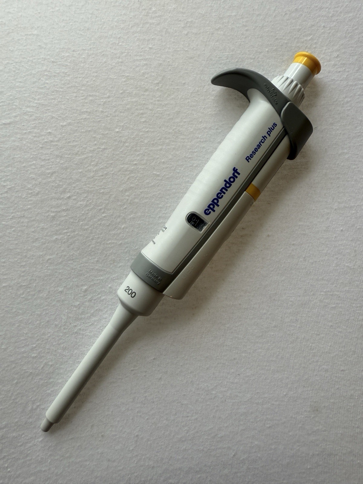 Eppendorf Research Plus ~ 200 ~ 20-200ul ~ Single Channel ~ Calibrated