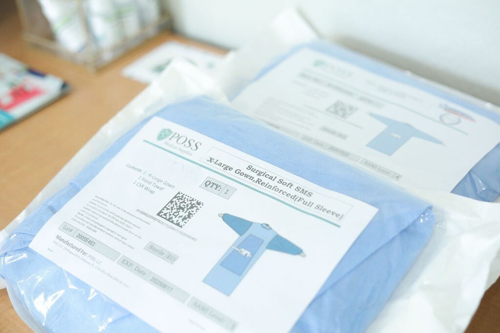 Sterile Blue Surgical Gown Size XL AAMI Level 4 + Hand Towel 10/2025