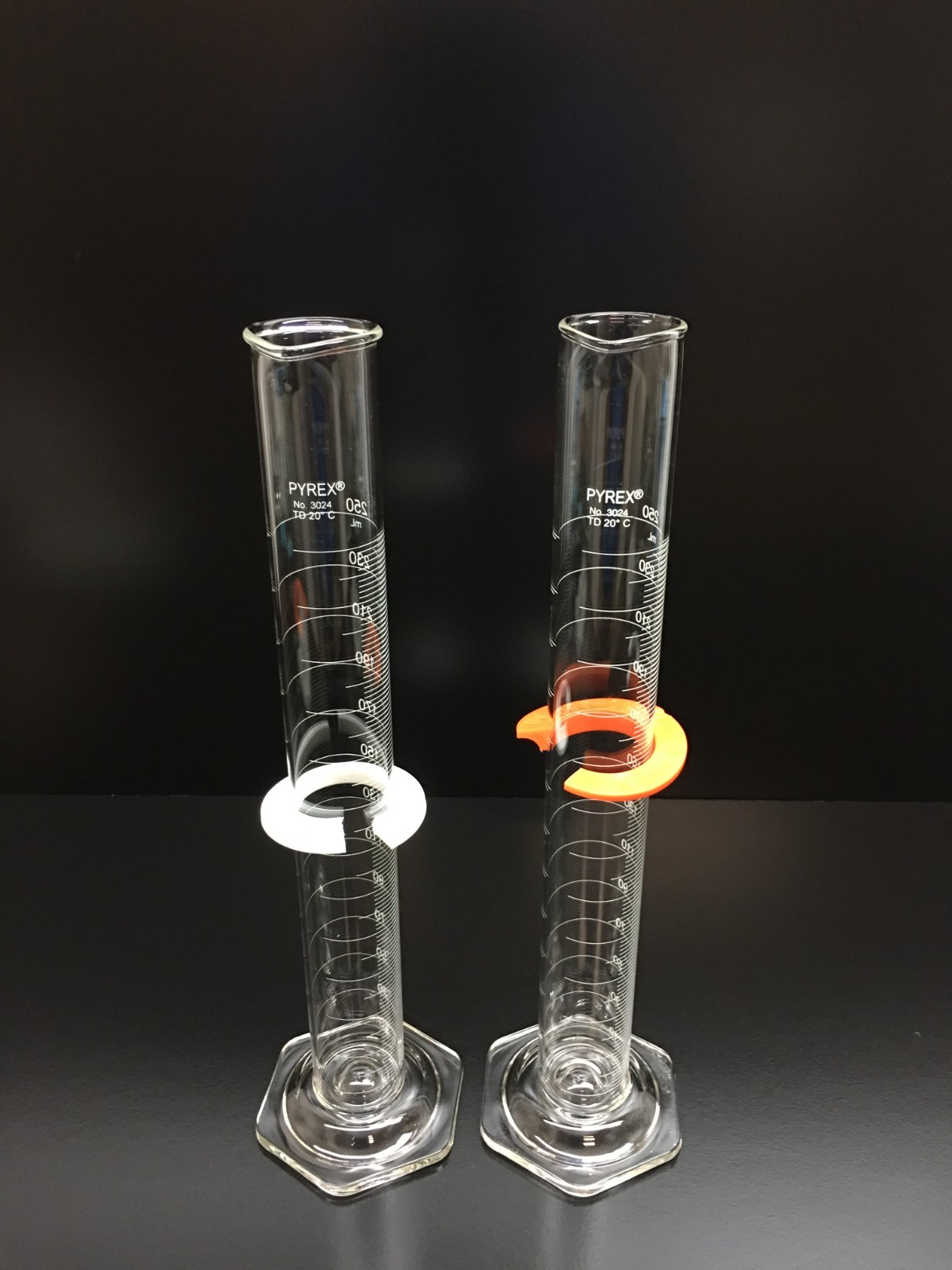Corning Cat No 3024 Pyrex Glass Graduated Cylinders 250mL Lot 2 PCS
