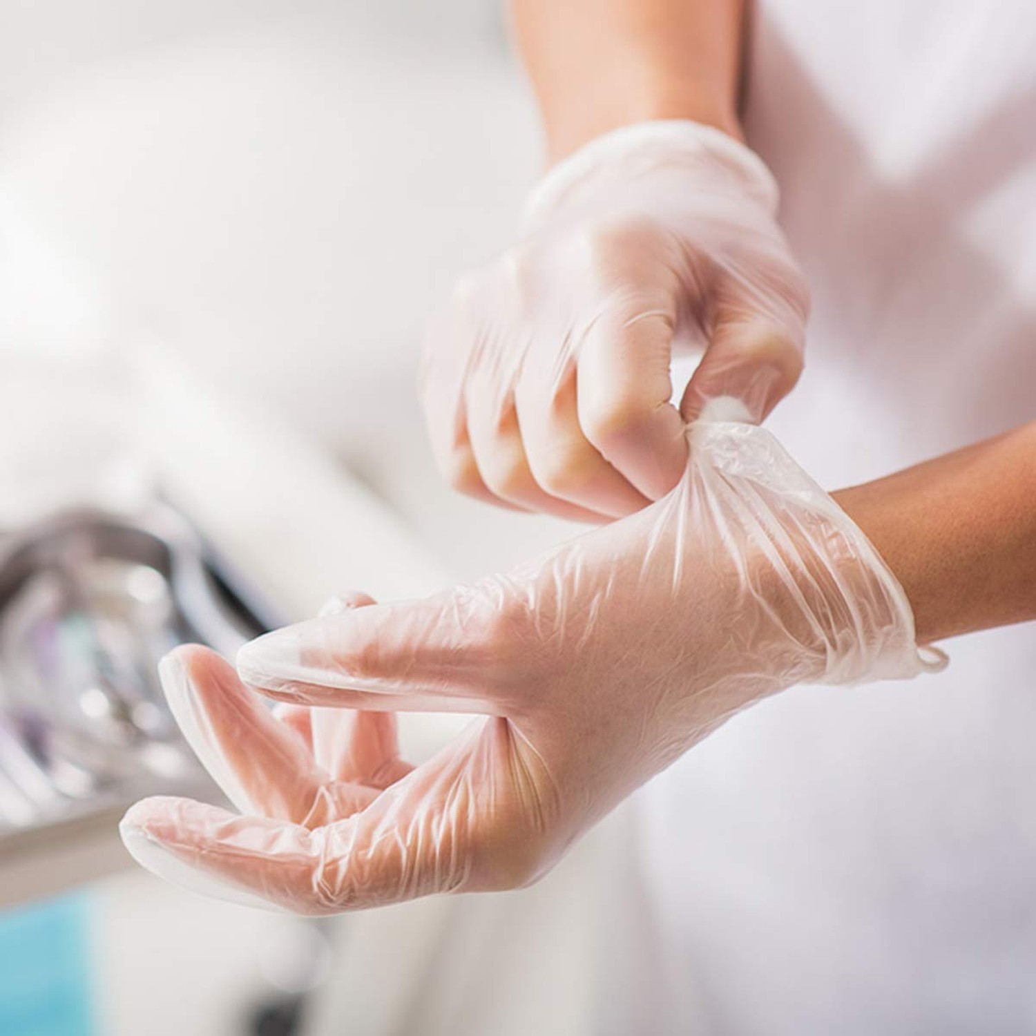 Basic Medical Clear Vinyl Exam Gloves – Latex-Free & Powder-Free – VGPF3002 (…