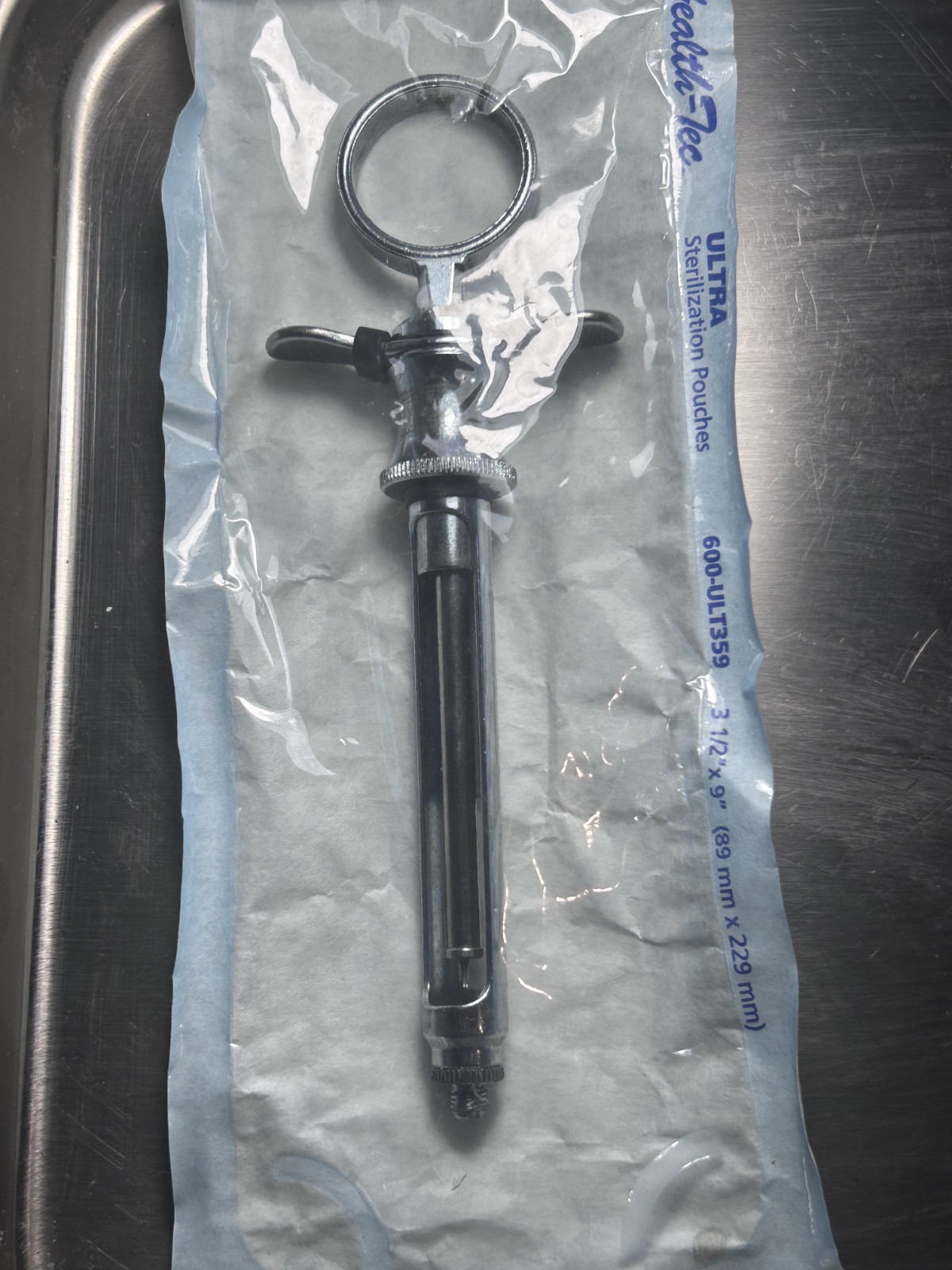 Henry Schein 100-9808 Dental Aspirating Syringe 1.8cc Black Grips Used