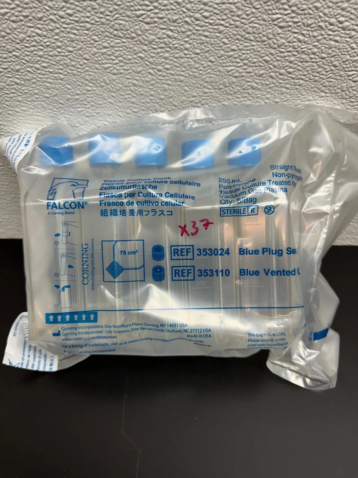Corning Falcon REF 353024 Tissue Culture Flask 250mL 75cm2 Lot 37 PKS 185 PCS