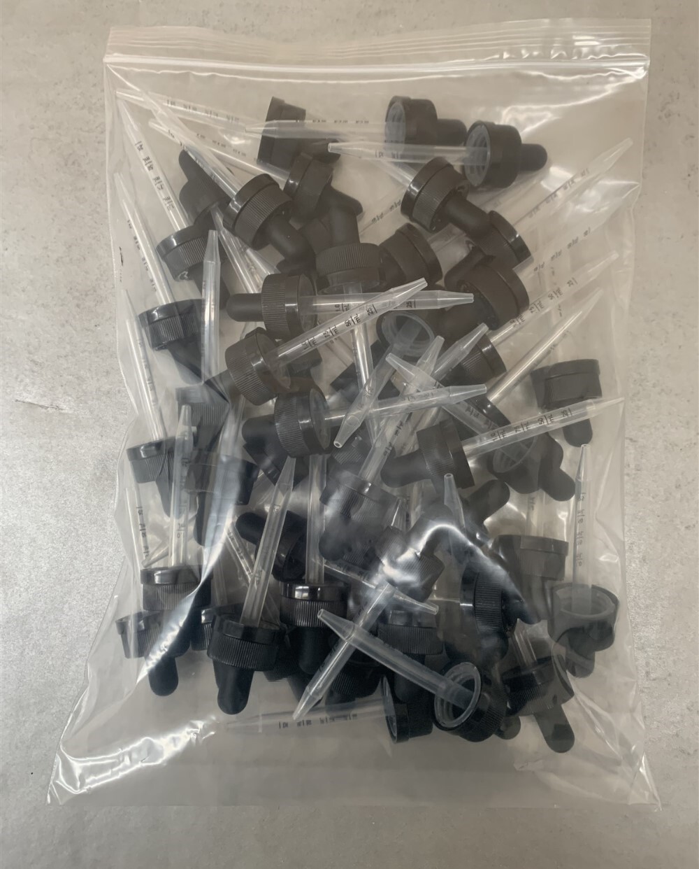 (Lot of 50) 1mL Measurment Plastic Black Droppers