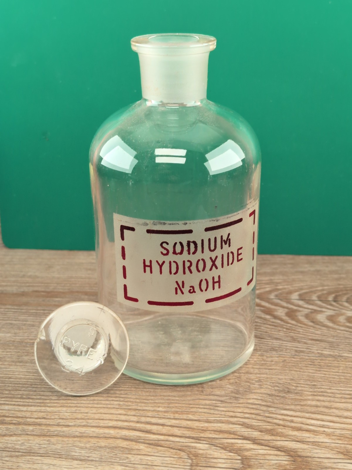 PYREX Apothecary Glass Chemist Bottle SODIUM HYDROXIDE Empty w/ Stopper 24
