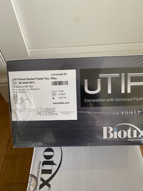 Biotix uTip filtered Racked pipette tips 300ųl 10 racks of 96 tips (960)