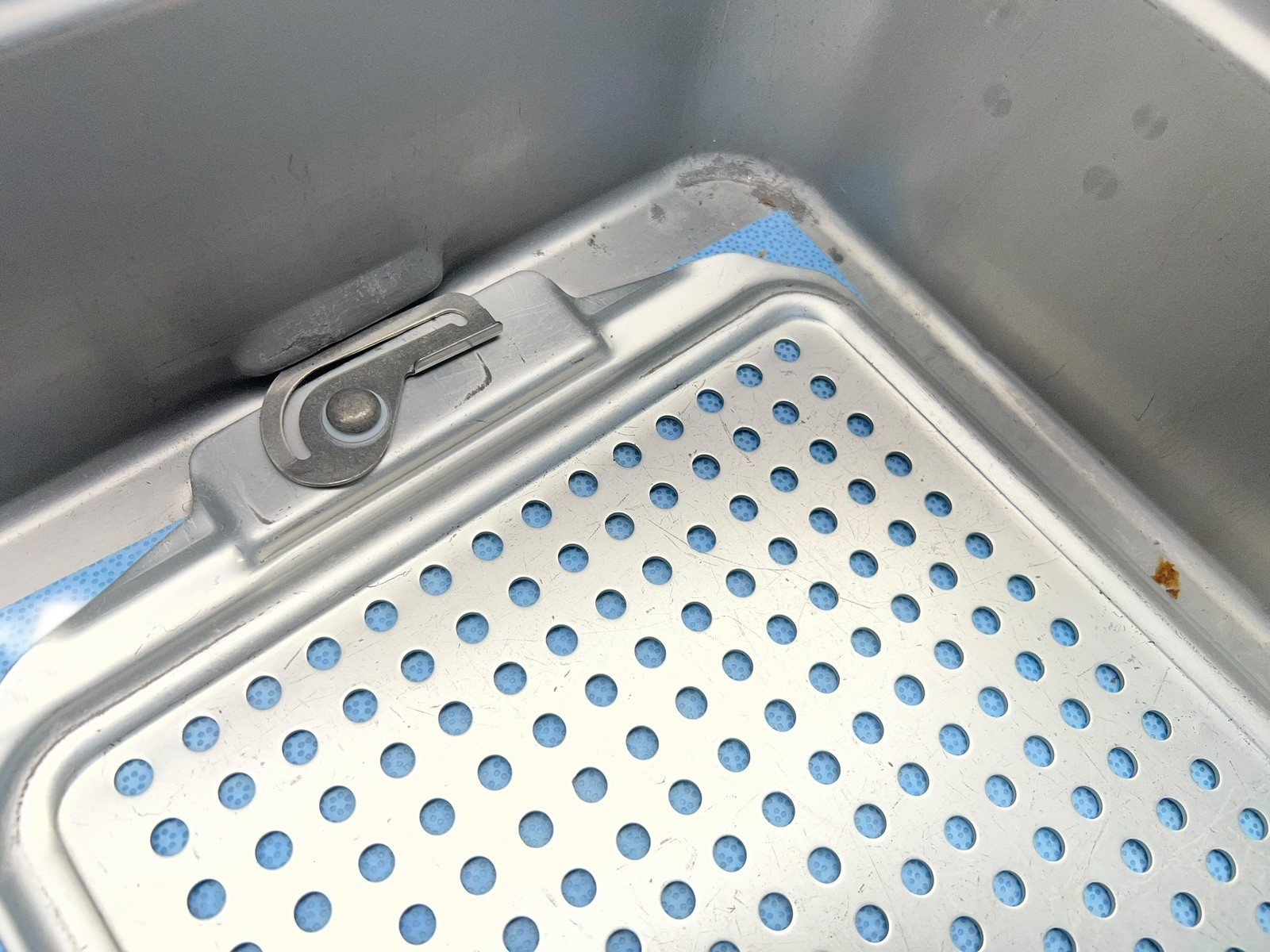 V. Mueller Genesis Perforated Sterilization Case+Lid w/ BASKET (21.5″ x 12 x 6)
