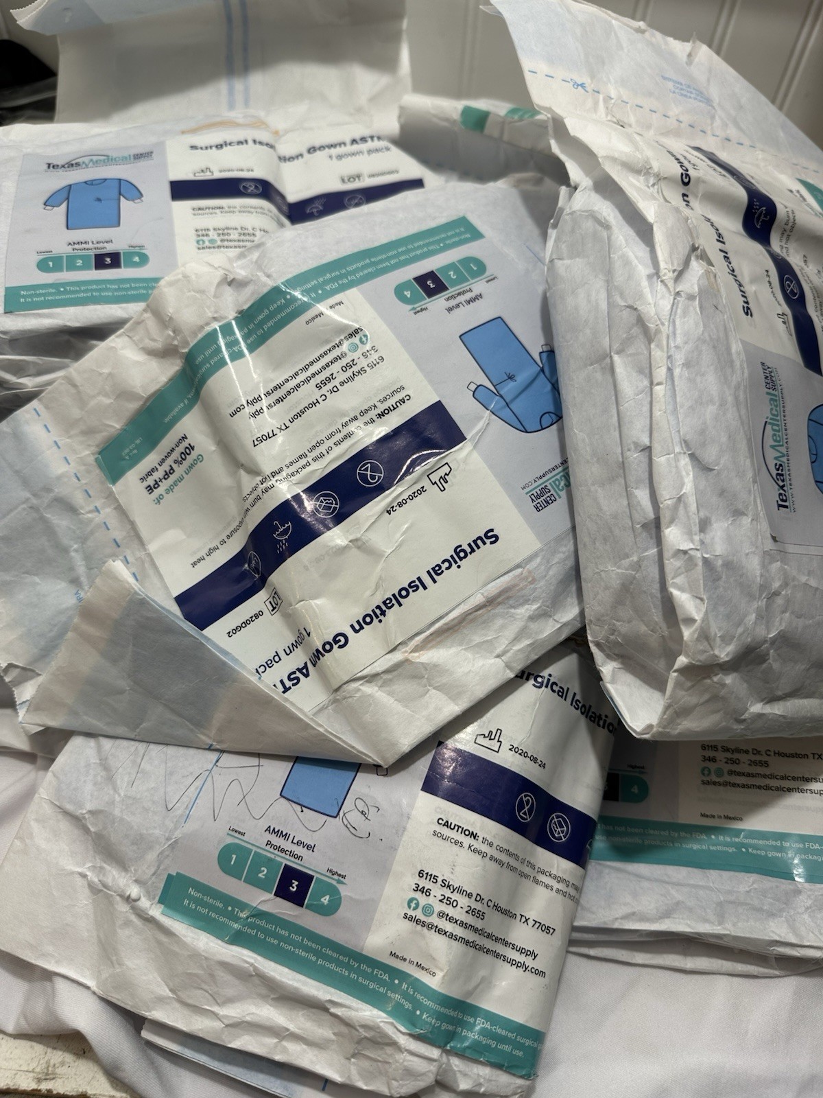 10 Isolation Gowns Disposable AAMI Level 3 Blue Medical Small/MEDIUM Read Descri