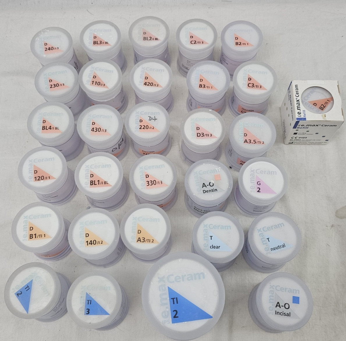 LOT 31 IVOCLAR VIVADENT IPS E.MAX CERAM OPEN MOSTLY FULL BOTTLES DIFFERNT SHADES
