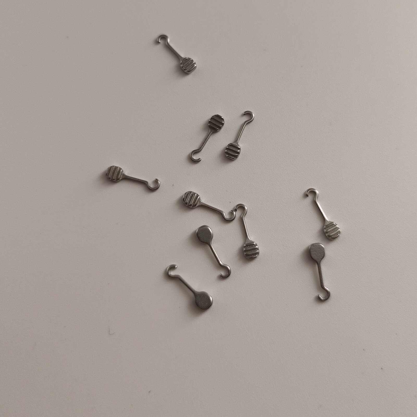10Packs 100Pcs Bondable Sliding Crimpable Hook Long Curved Left Right 10Pcs/pack