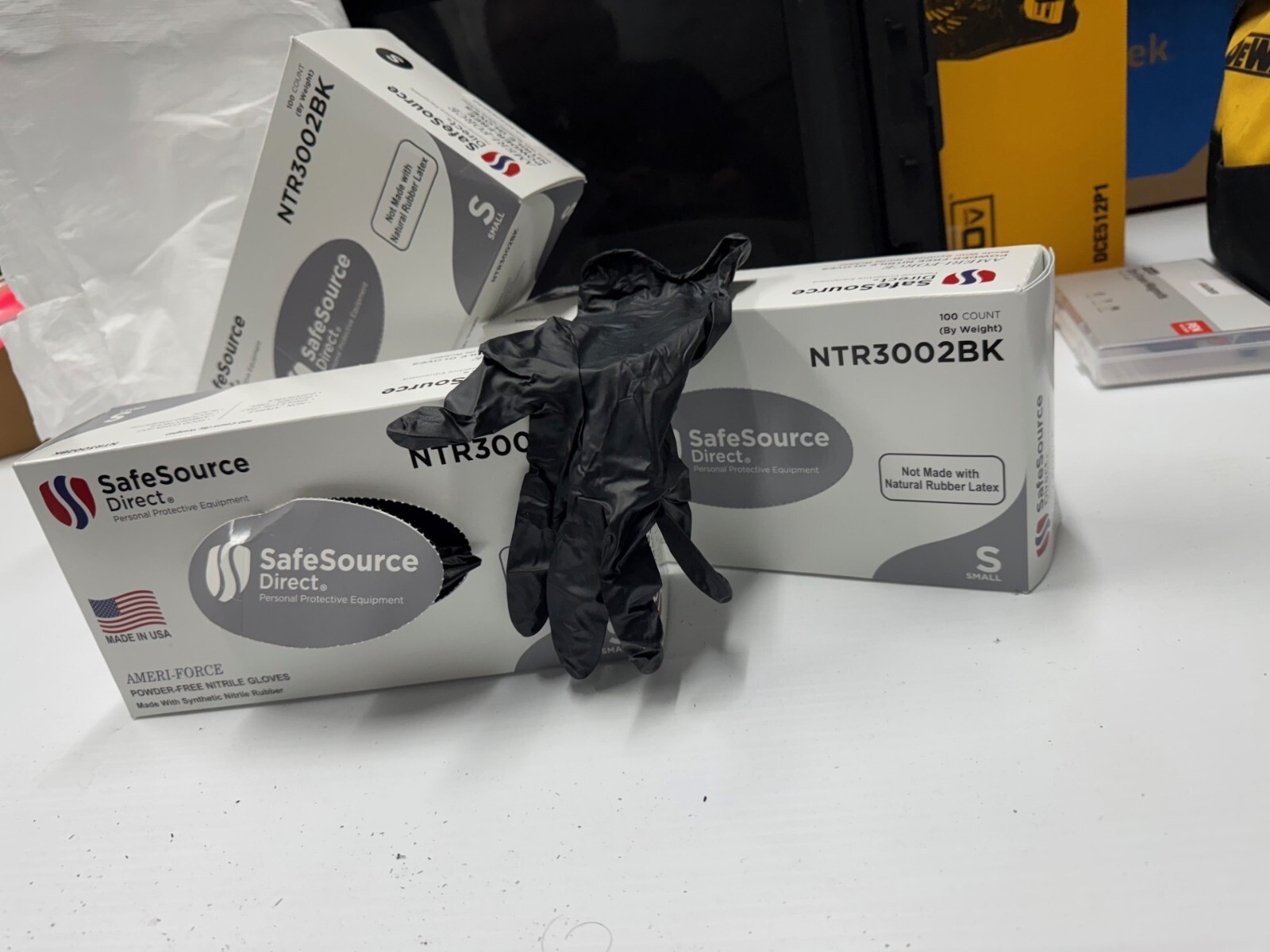 ****MADE IN THE USA**** SYNTHETIC NITRILE DISPOSABL GLOVES 6 MIL 3 BOX SPECIAL