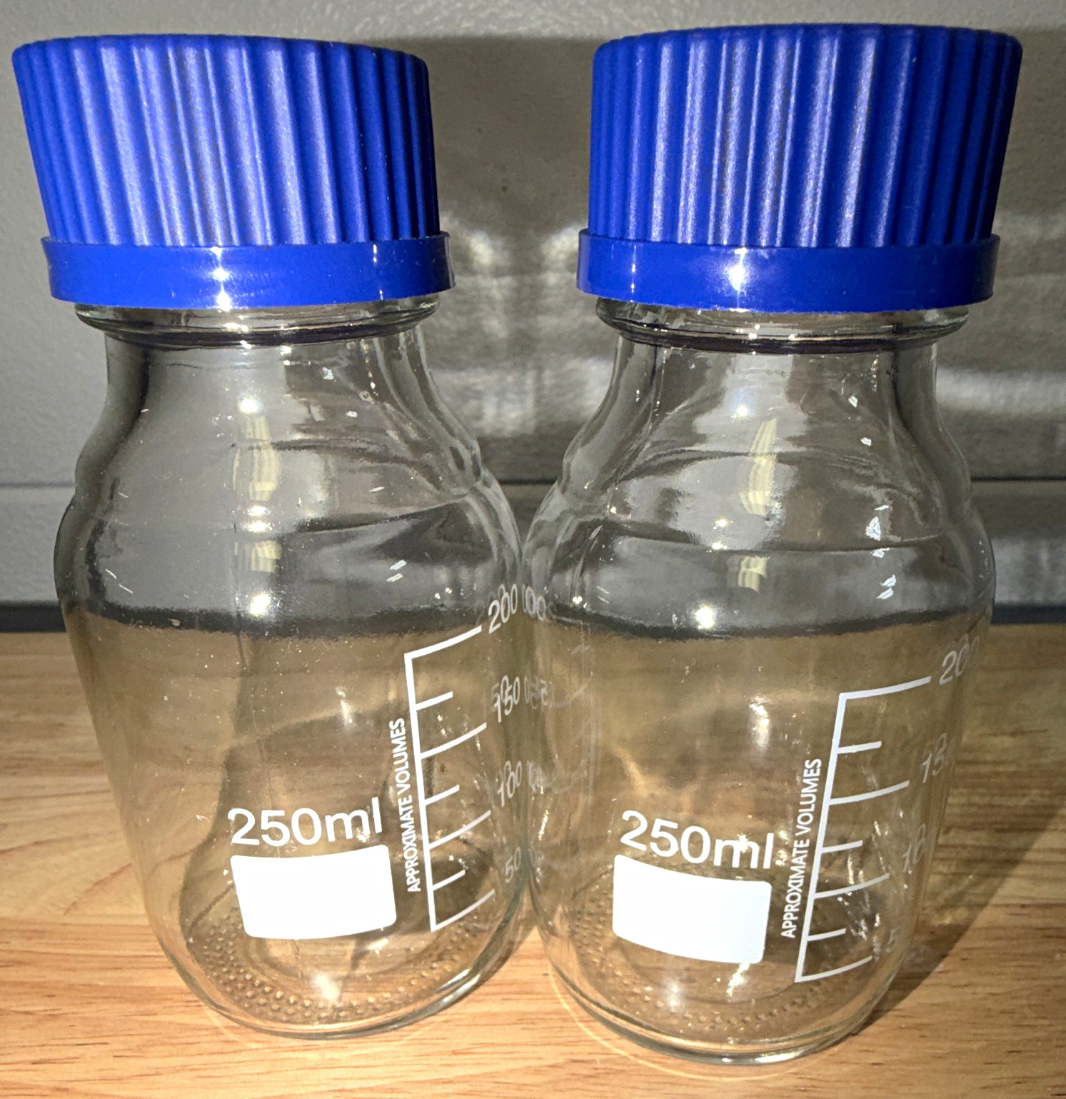 14x 250 mL Glass Reagent Bottles GL45 Screw Caps for Biological Laboratory