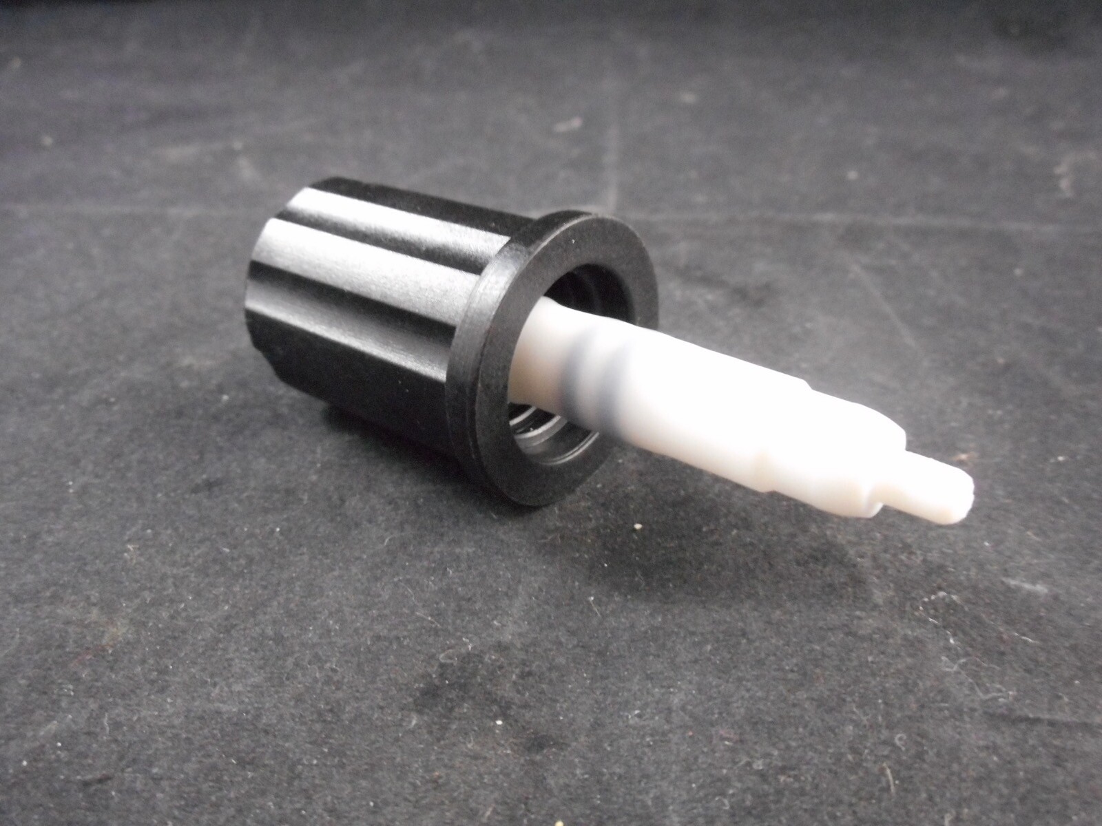 SYNTHWARE Plastic 0-4mm High Vacuum Valve Replacement Plug PTFE Protected 1/PACK