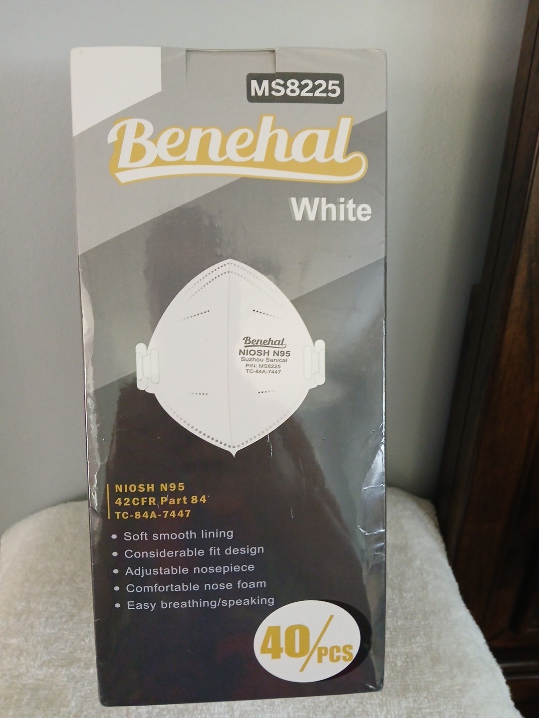 Benehal N95 White Respirator masks 40 ct. MS8225