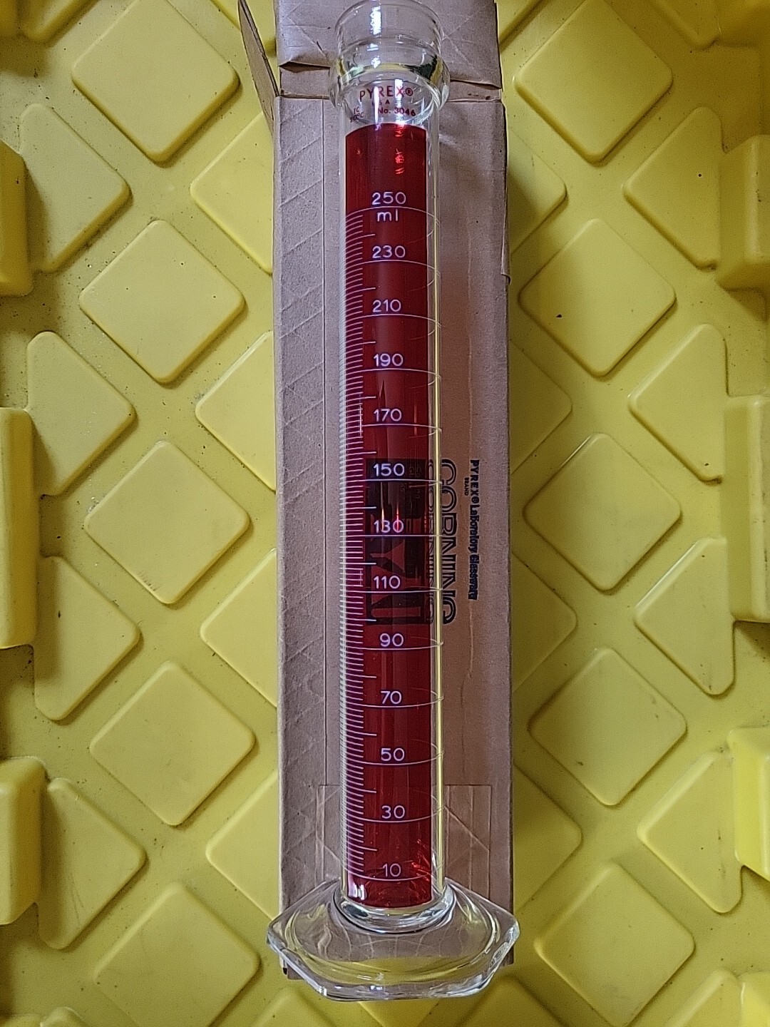 CORNING PYREX 250mL Single Scale Lifetime Red Graduated Cylinder Beaded Rim, NIB