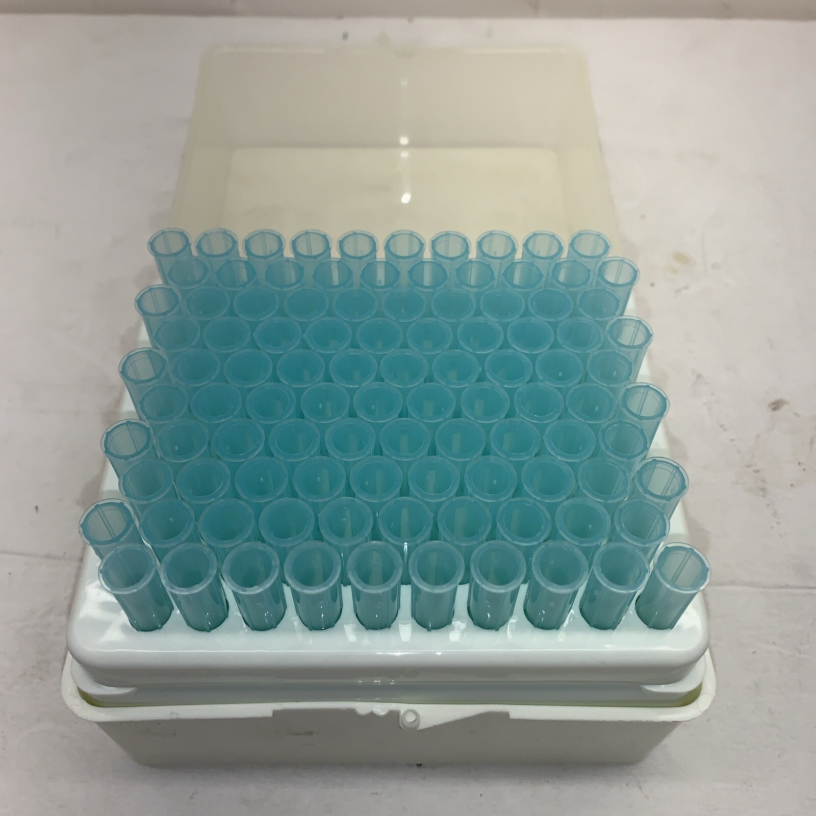 VWR Scientific Blue Plastic Test Tubes 2 3/4”x1/4” Box Of 100