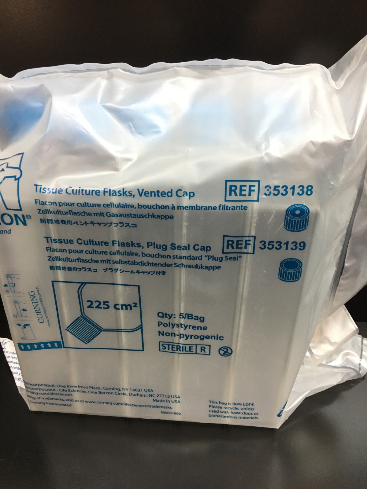 Corning Falcon REF 353139 Canted Neck Cell Culture Flask Screw Cap 225cm²