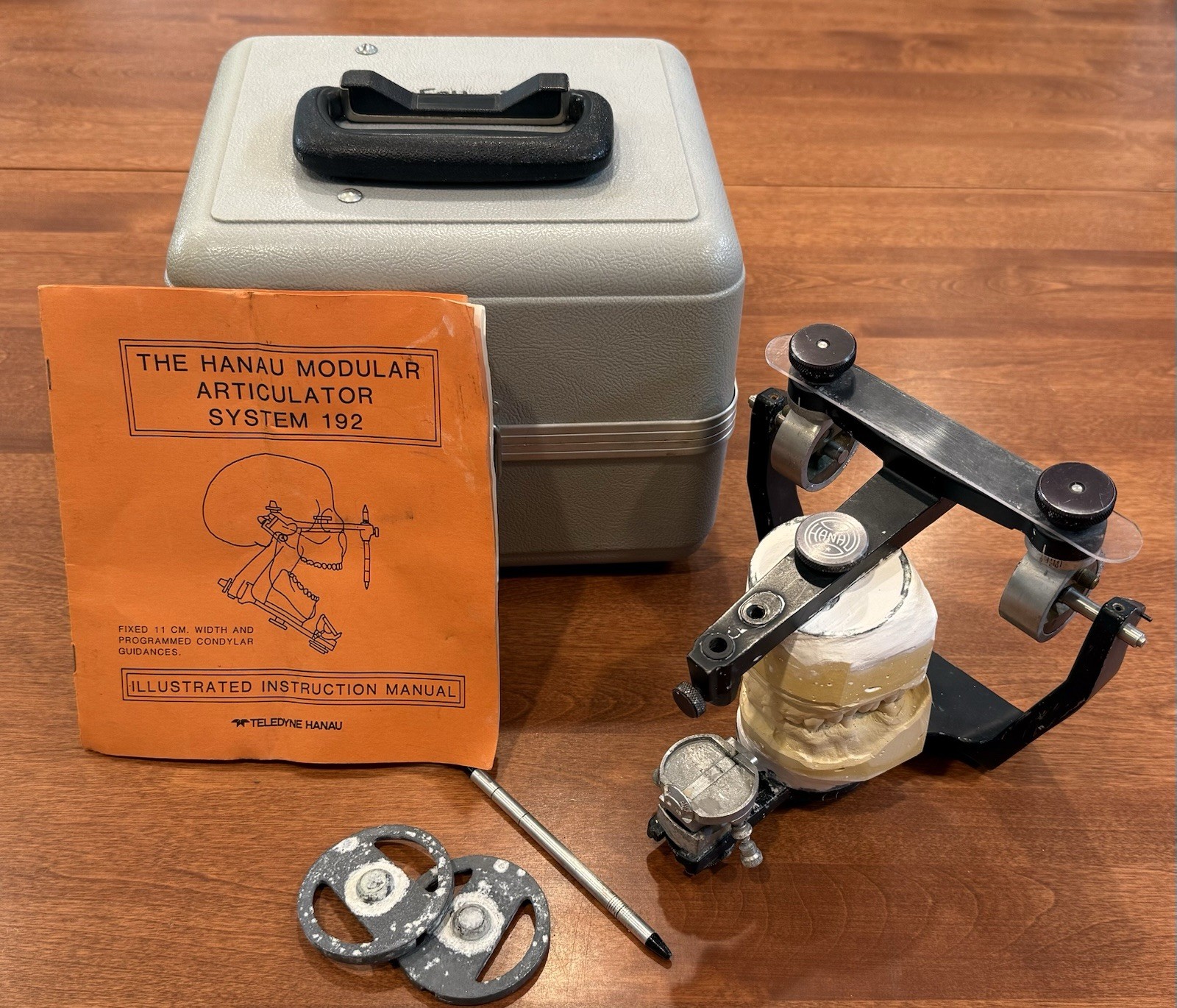 Hanau Wide Vue Semi Adjustable Articulator W/Case