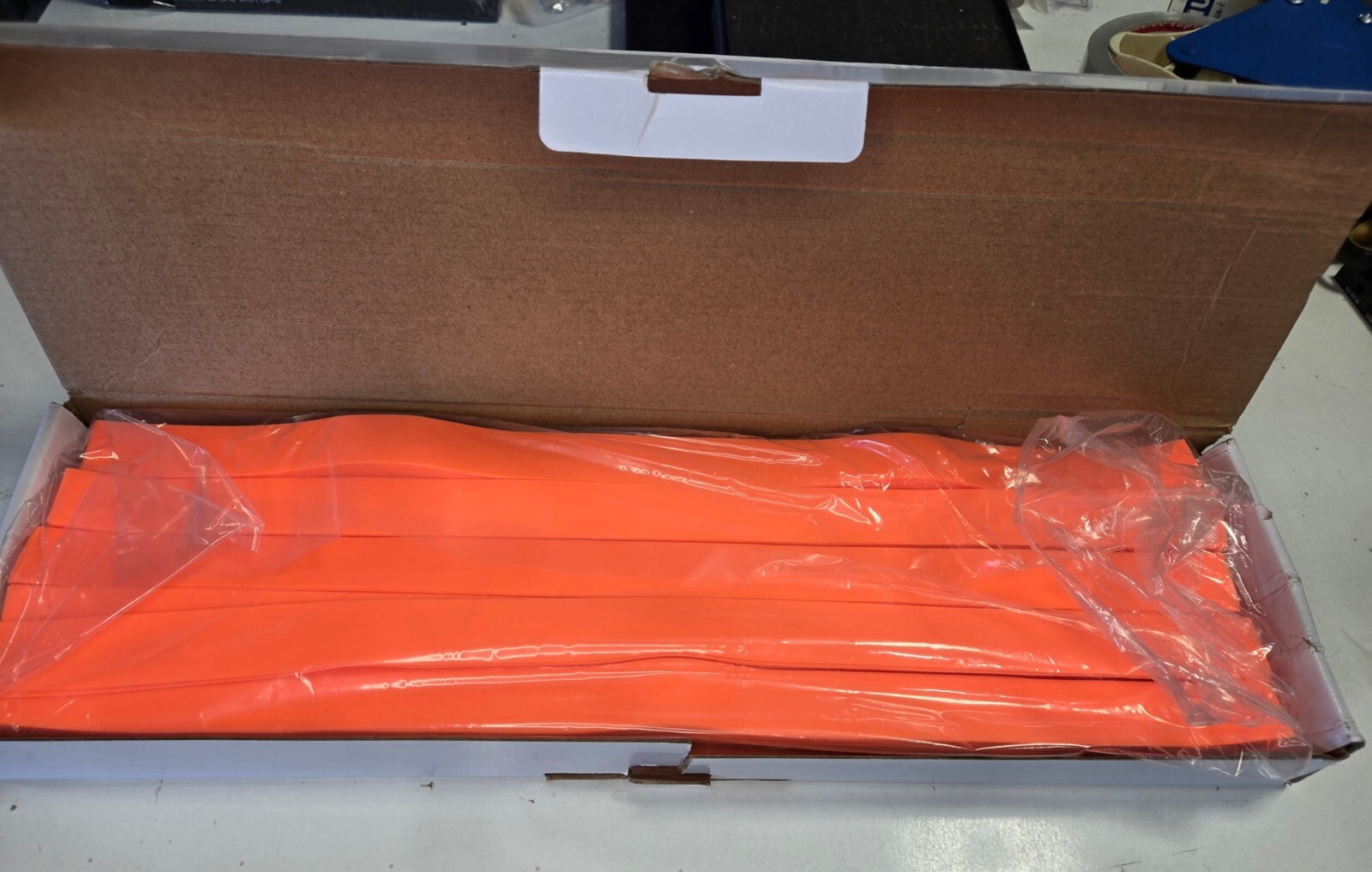 Caresfield 1″ x 18″ non-latex disposable orange textured tourniquet NEW (6D)
