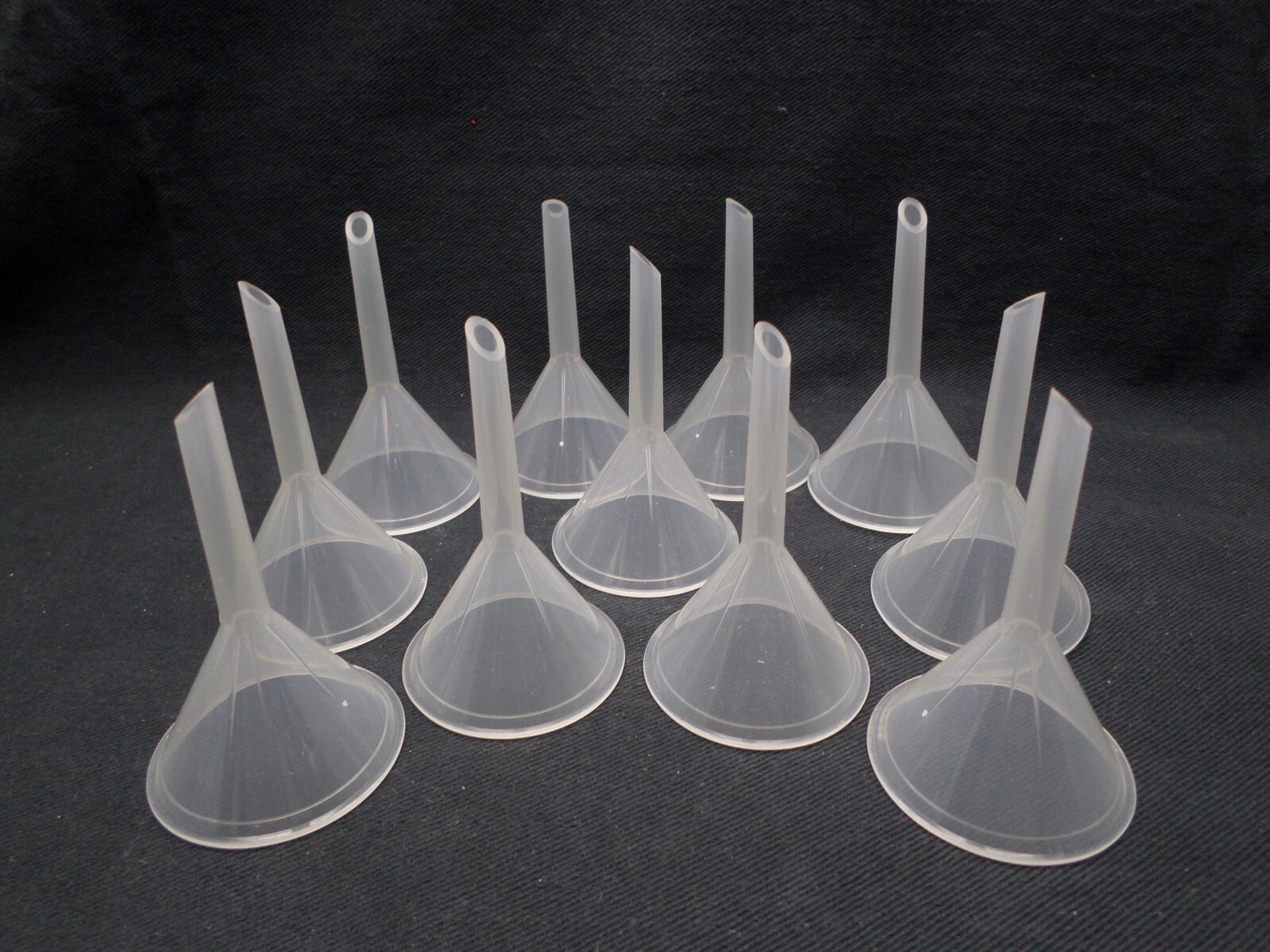 (11) Laboratory 46mm ID Plastic Ribbed Analytical Funnel With 49mm Length Stem