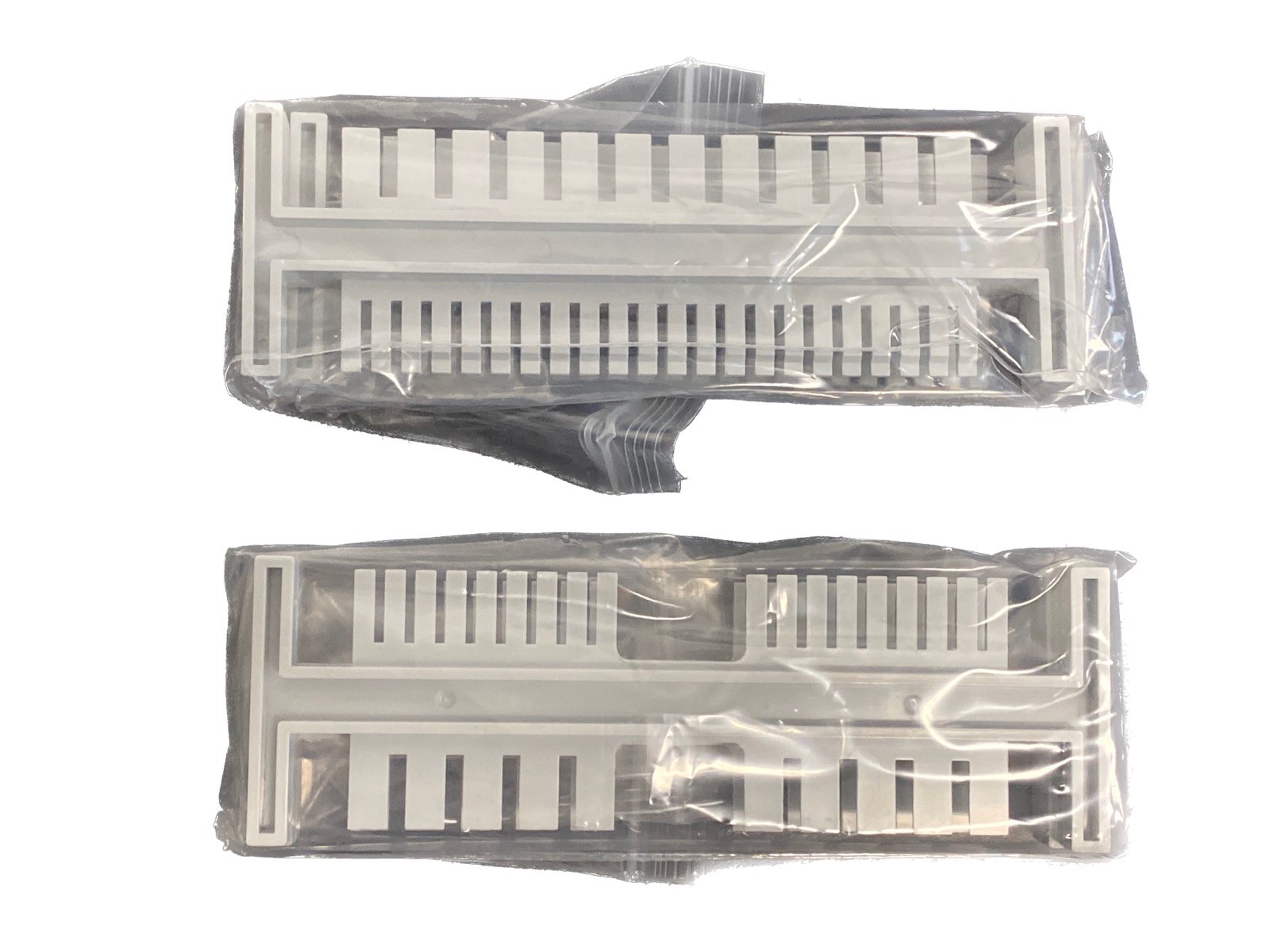 (4) BENCHMARK 22/12 & 18/10 Teeth Reversible Combs E1101-COMB1 E1101-COMB2
