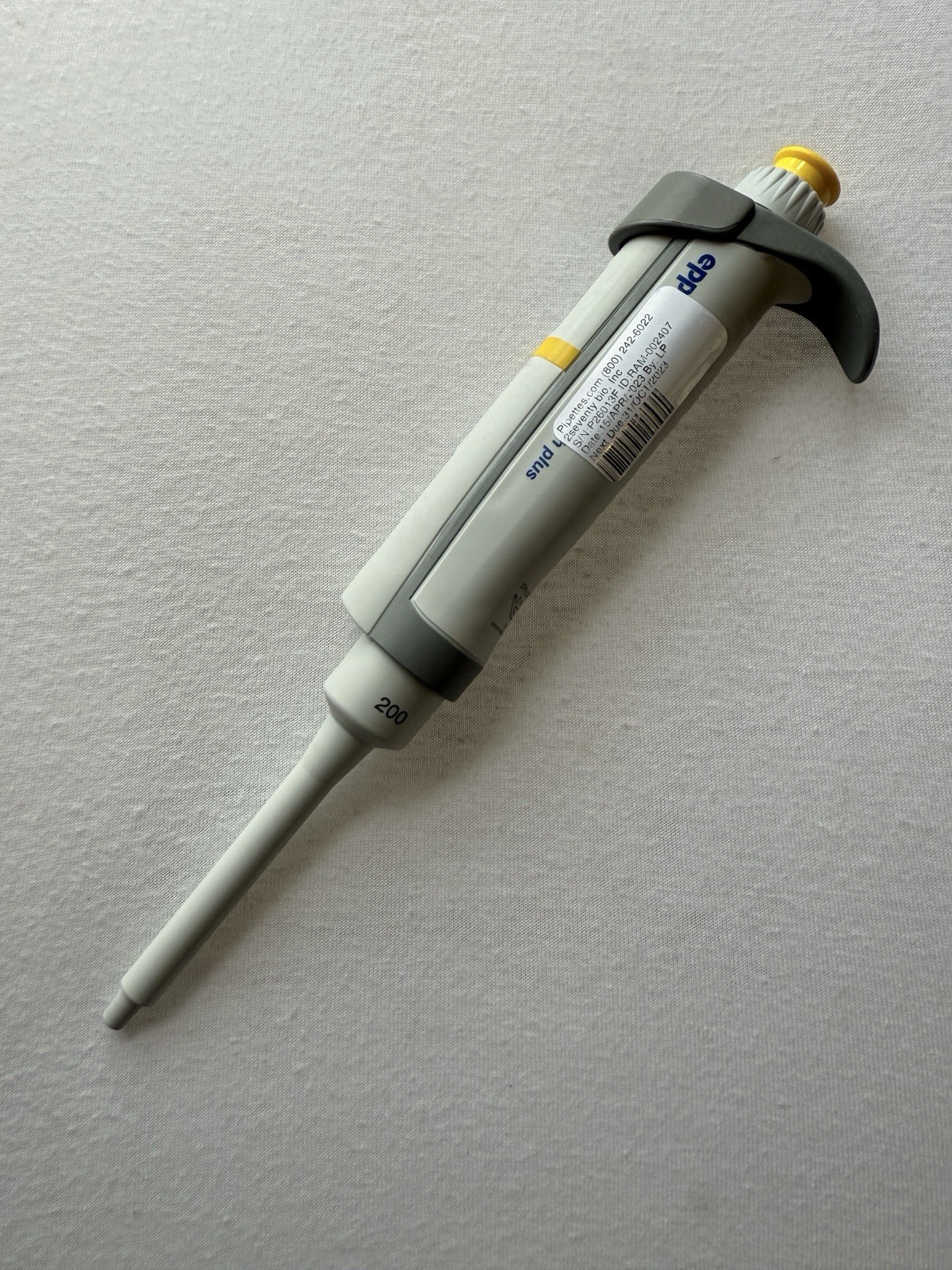 Eppendorf Research Plus ~ 200 ~ 20-200ul ~ Single Channel ~ Calibrated