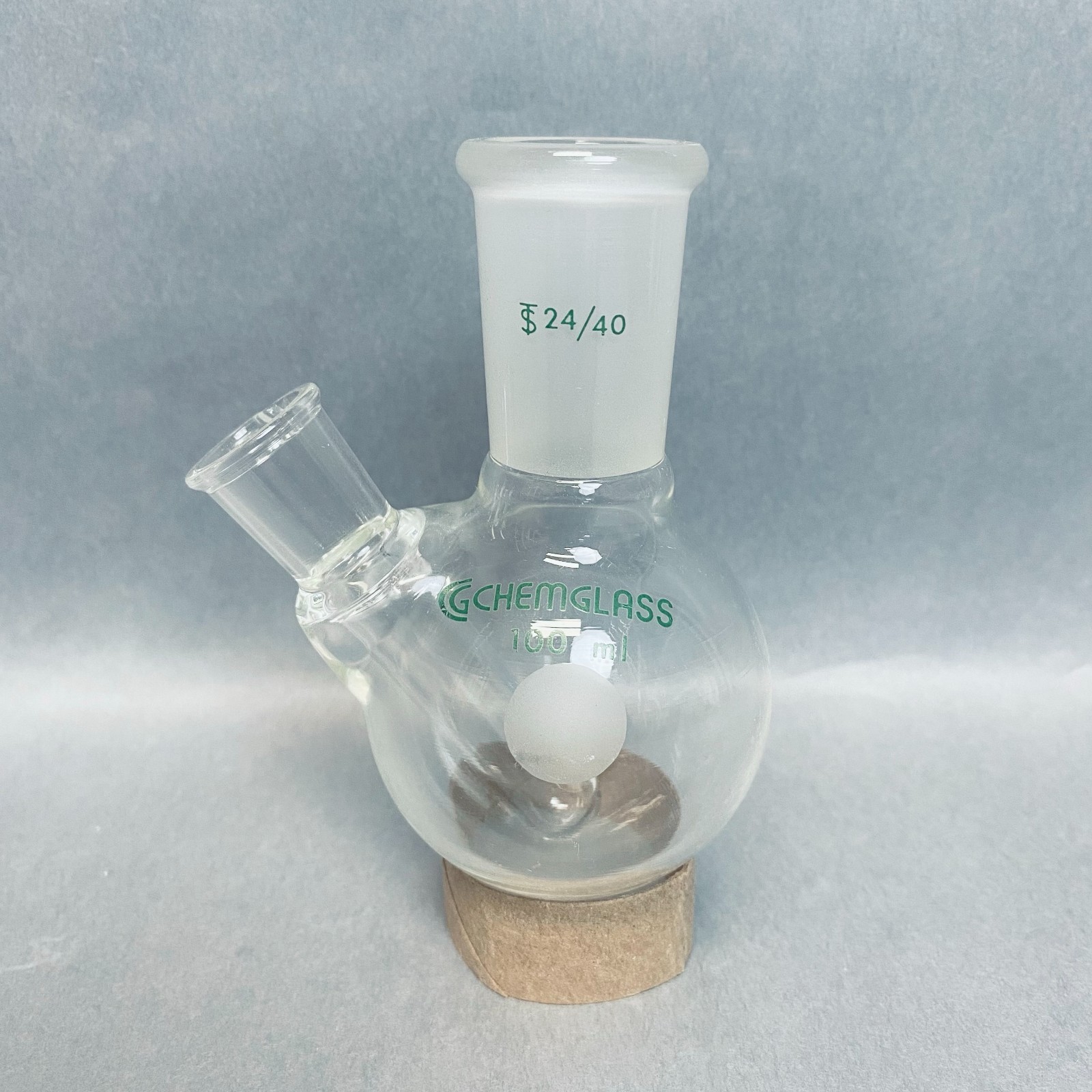 Chemglass Single Neck 100 ml Round Bottom Flask 24/40 STJ with Thermowell
