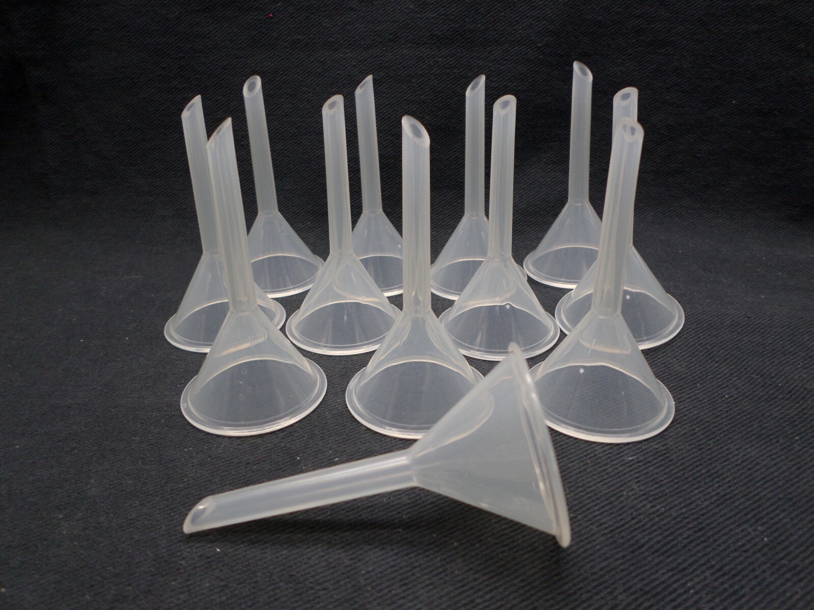 (12) Laboratory 34mm ID Plastic Ribbed Analytical Funnel With 49mm Length Stem