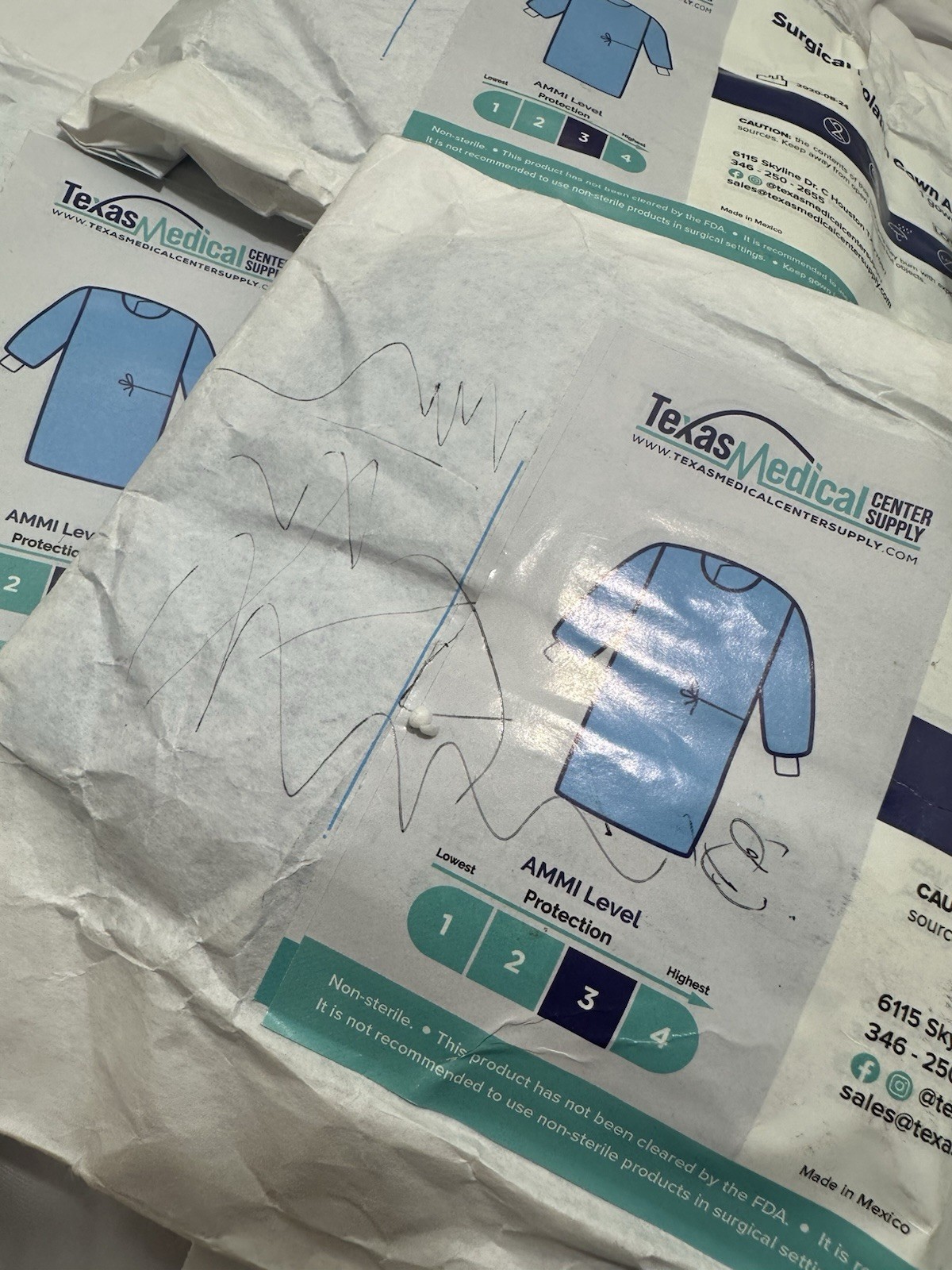 10 Isolation Gowns Disposable AAMI Level 3 Blue Medical Small/MEDIUM Read Descri