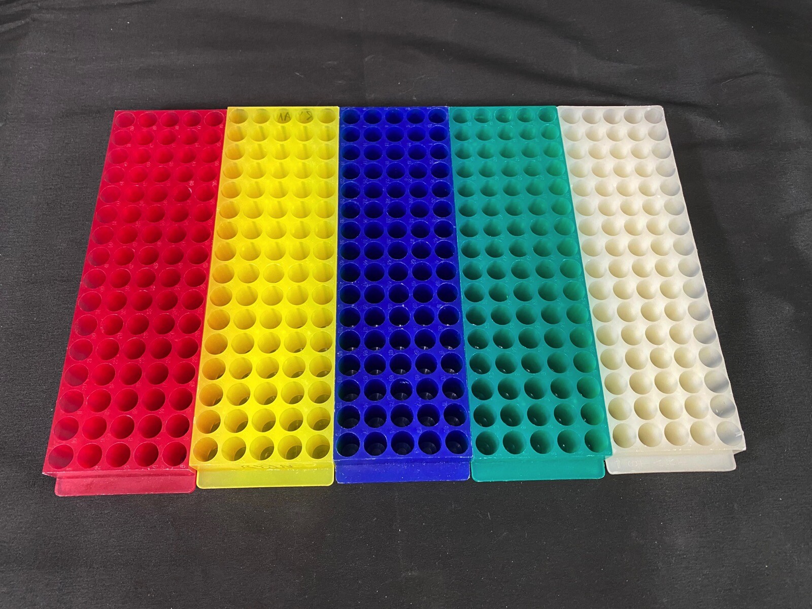 Laboratory Plastic 80-Place Vial Test Tube Holder Rack 11mm ID With Handles