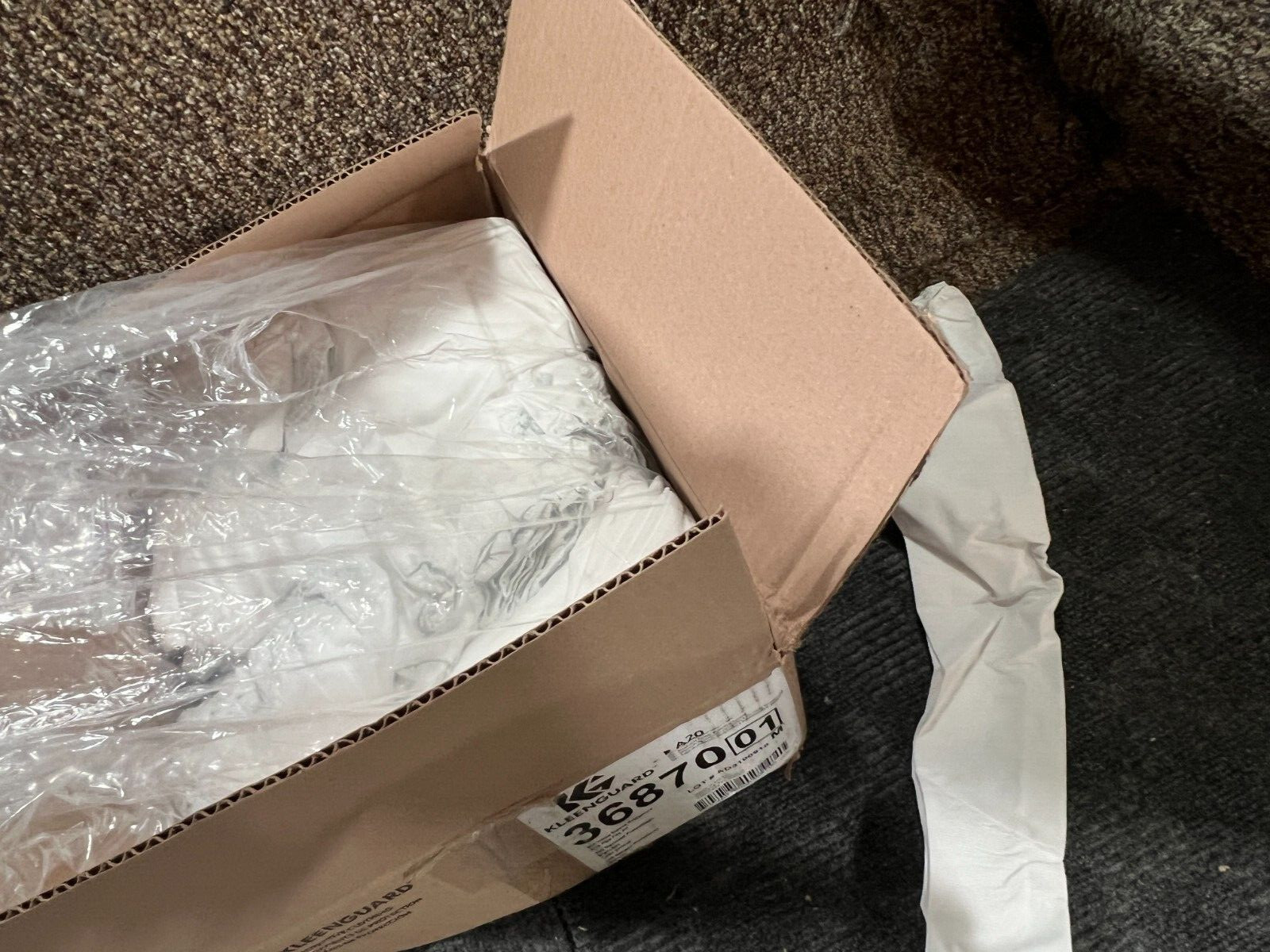 Box of 200 Kimberly Clark KleenGuard White Sleeve Protector A20 36870