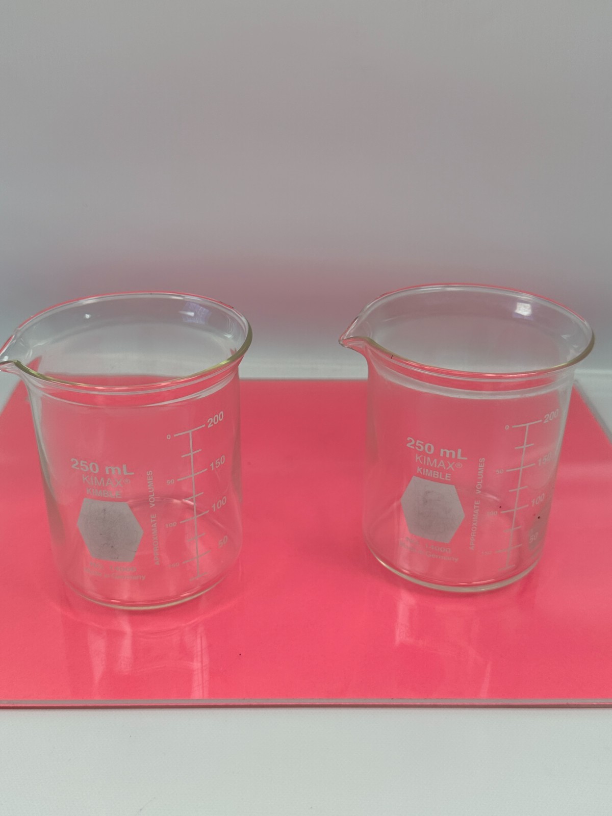 Kimax Kimble USA 250ml Beakers 1400 with Spout (Lot of 2) – USED