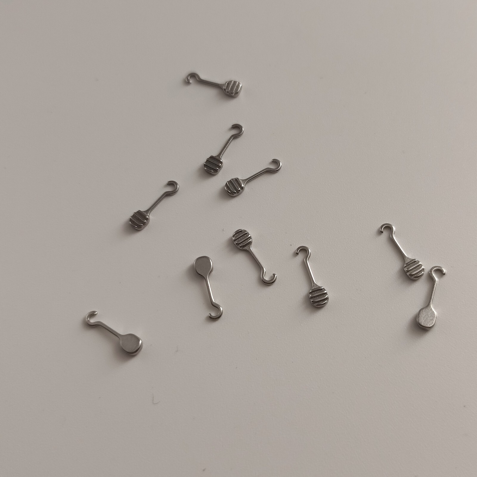 10Packs 100Pcs Bondable Sliding Crimpable Hook Long Curved Left Right 10Pcs/pack