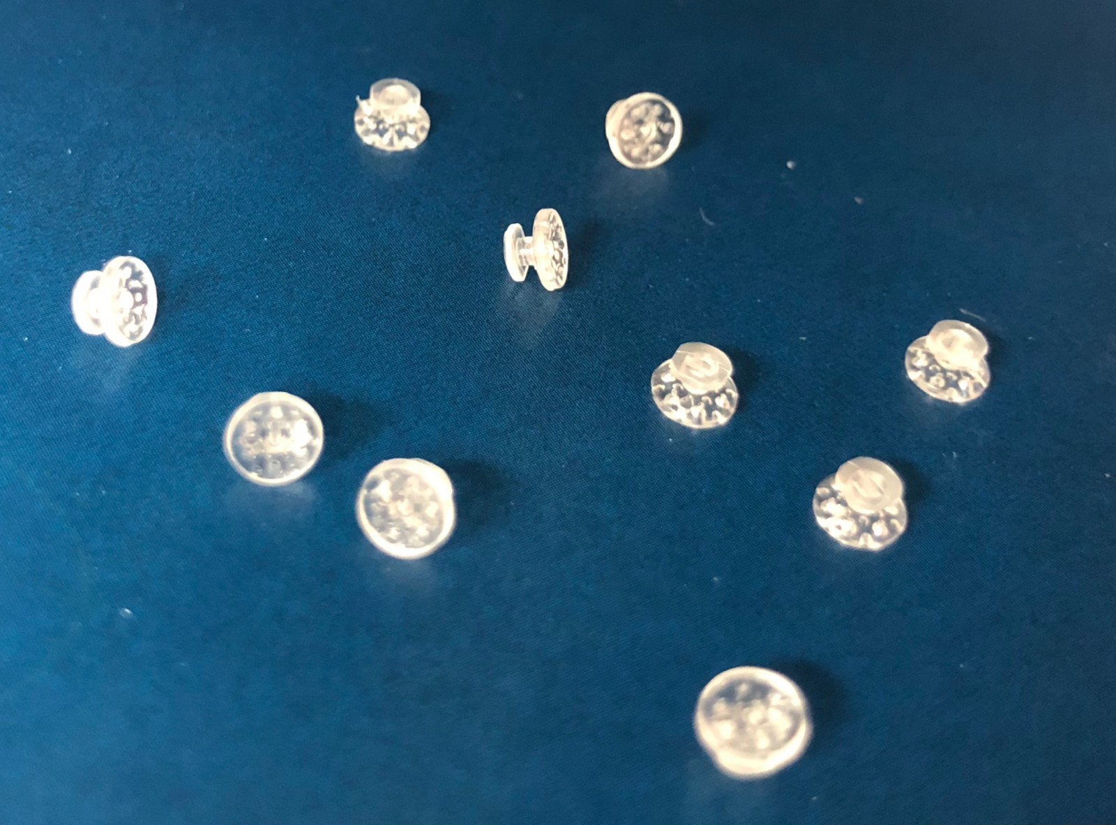 10 pieces DENTAL ORTHODONTIC – CLEAR MULTI BUTTONS, ROUND BASE Item A181a
