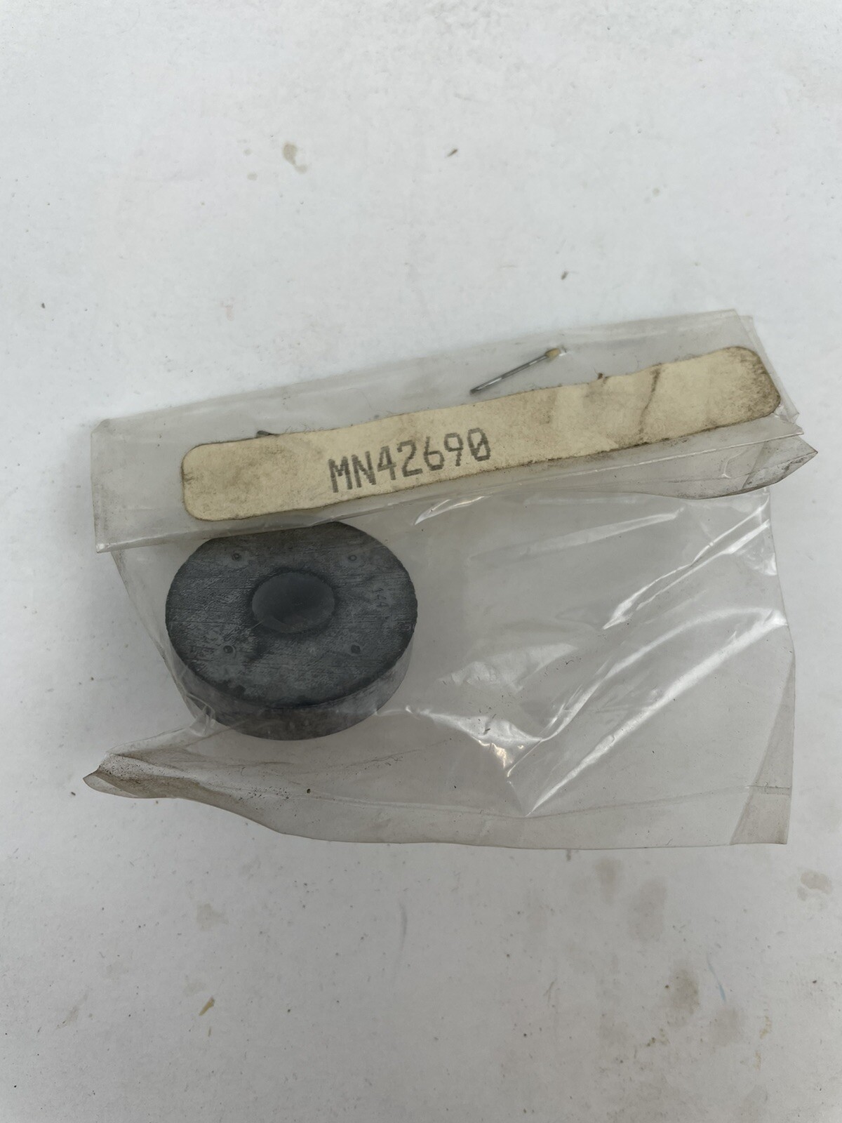 Unbranded Single Rubber Stopper With Hole In The Middle MN42690