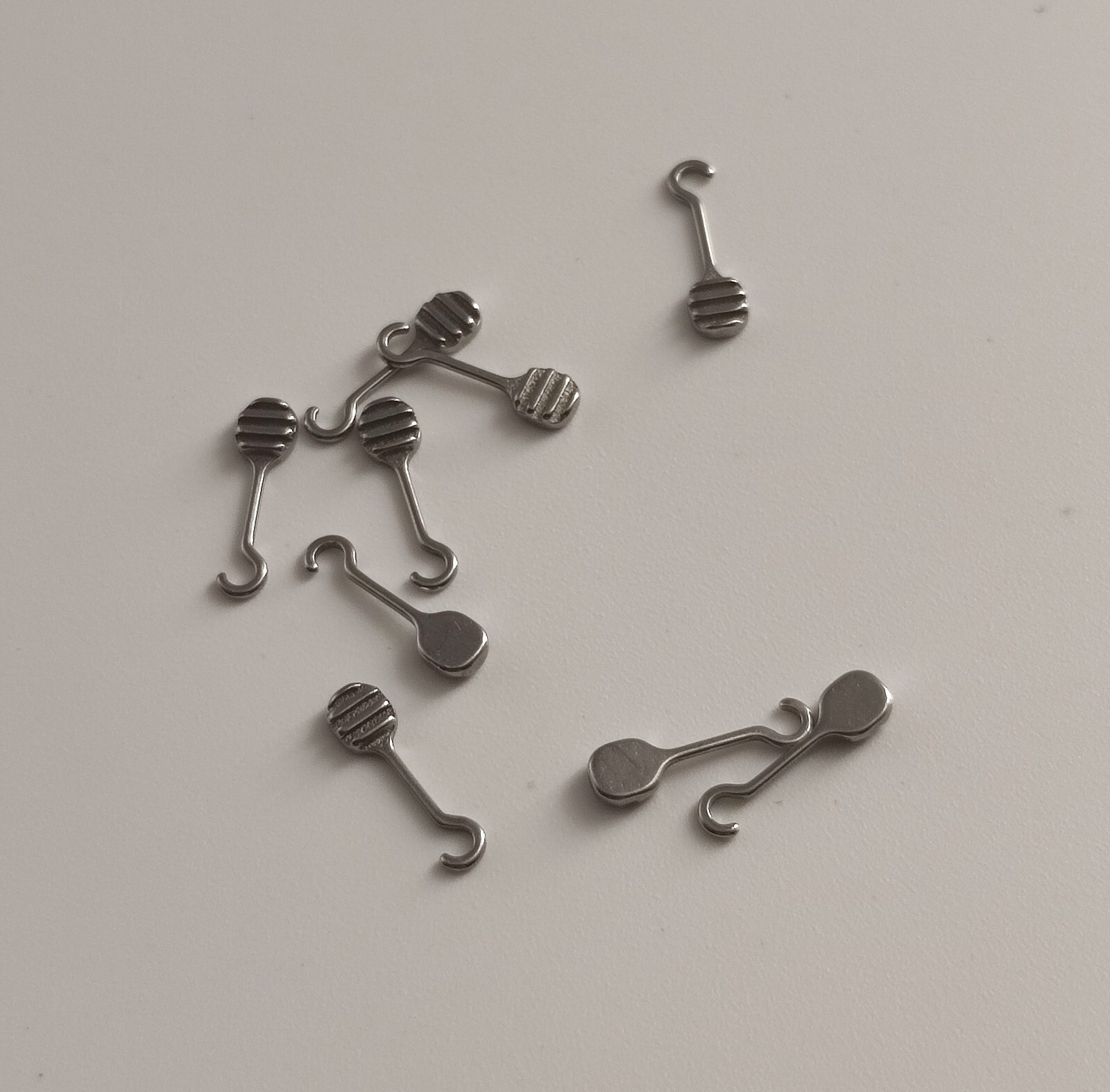 10Packs 100Pcs Bondable Sliding Crimpable Hook Long Curved Left Right 10Pcs/pack