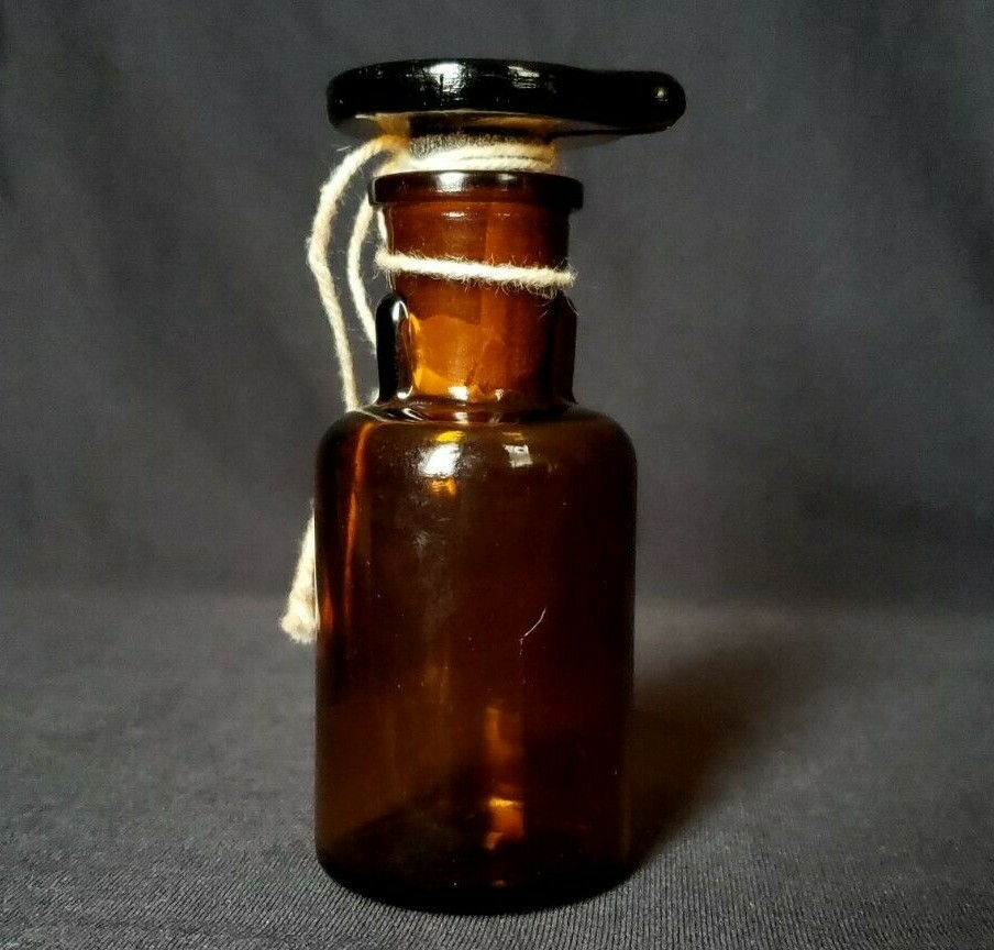 Amber Glass Lab Reagent Bottle – 30 mL – Glass Flat Top Grooved Stopper – NOS