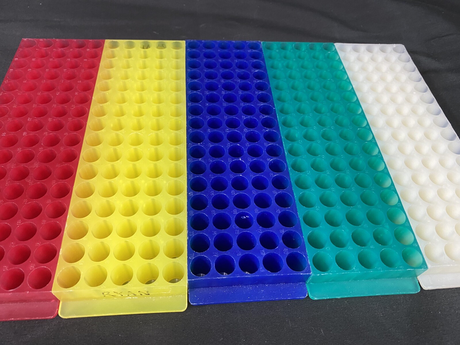 Laboratory Plastic 80-Place Vial Test Tube Holder Rack 11mm ID With Handles