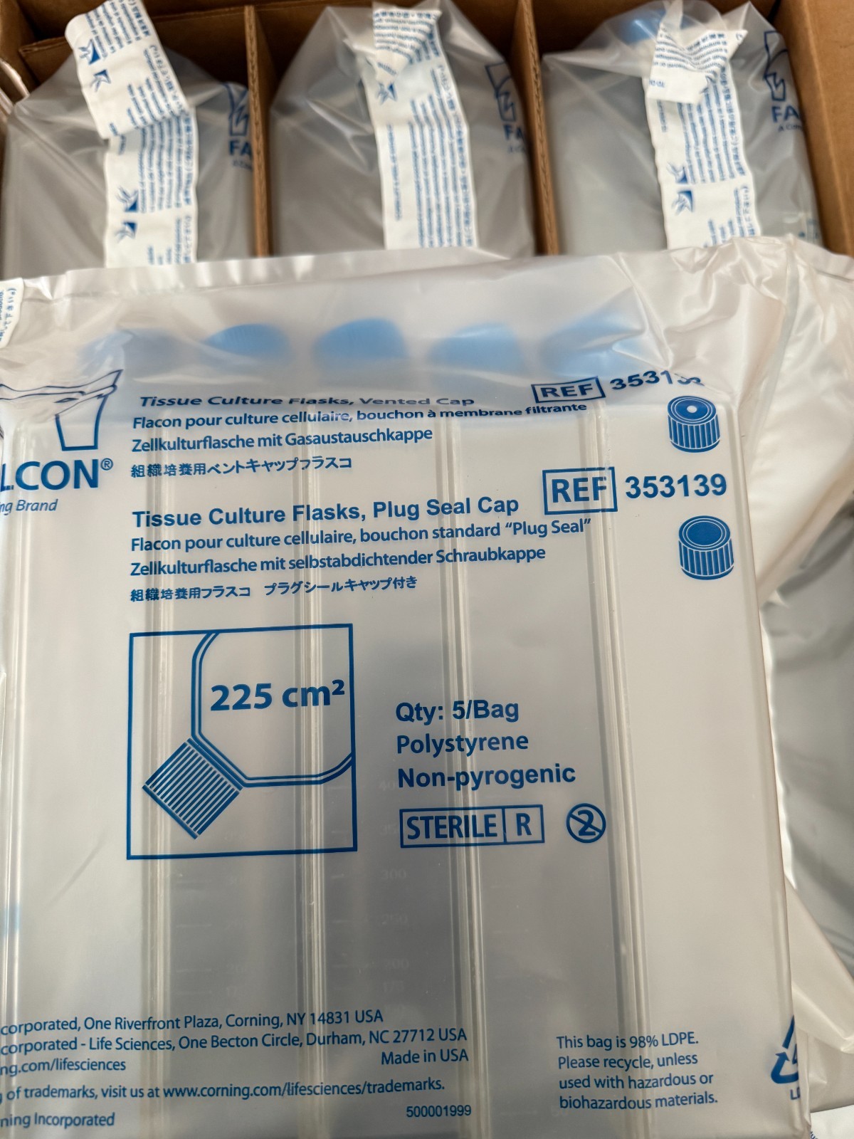 Corning Falcon REF 353139 Canted Neck Cell Culture Flask Screw Cap 800mL 225cm²