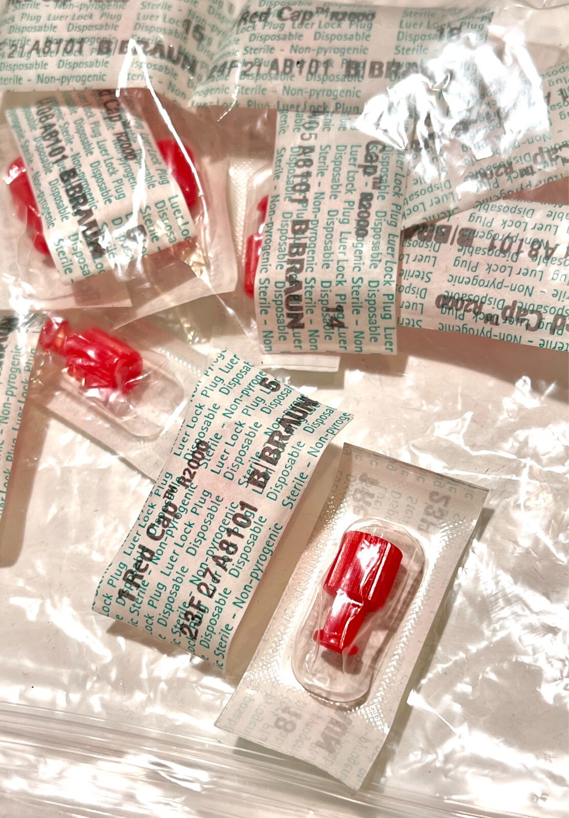 B.BRAUN Red Cap Luer Lock Plug Dual Male Female – Syringe IV Connector Lot of 14