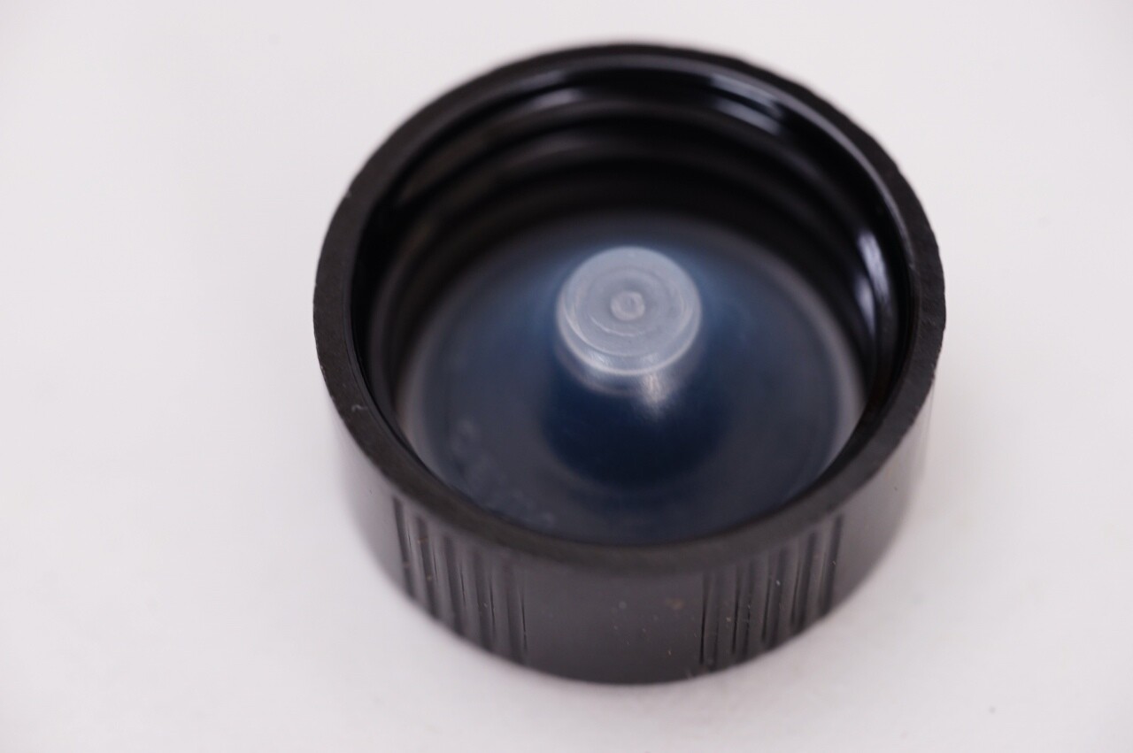4,8,16 or 32oz Amber Boston Round Bottles w/ Black Phenolic PolyCone Lined Cap